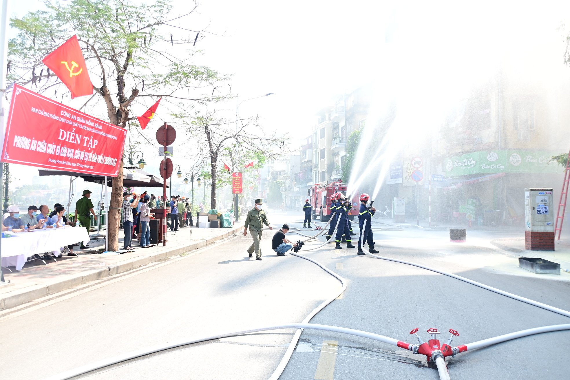 Phường Phan Bội Châu: Diễn tập phương án chữa cháy, cứu nạn, cứu hộ tại Tổ dân phố Lý Thường Kiệt